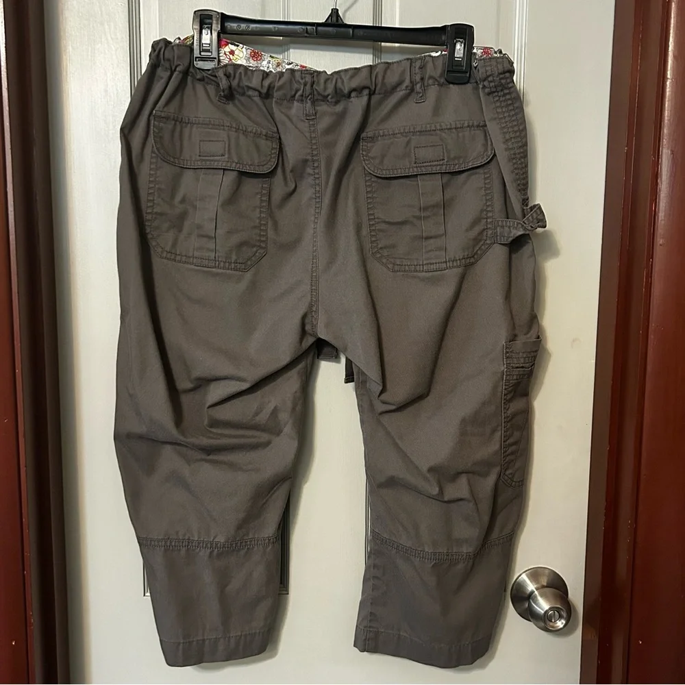 Koi by Kathy Peterson Gray Cargo Capri Pants Size Large Petite - Picture 5 of 11